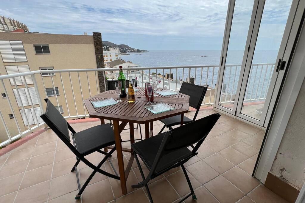 Apartamento Tres Habitaciones Con Vistas Al Mar En Roses Exterior photo